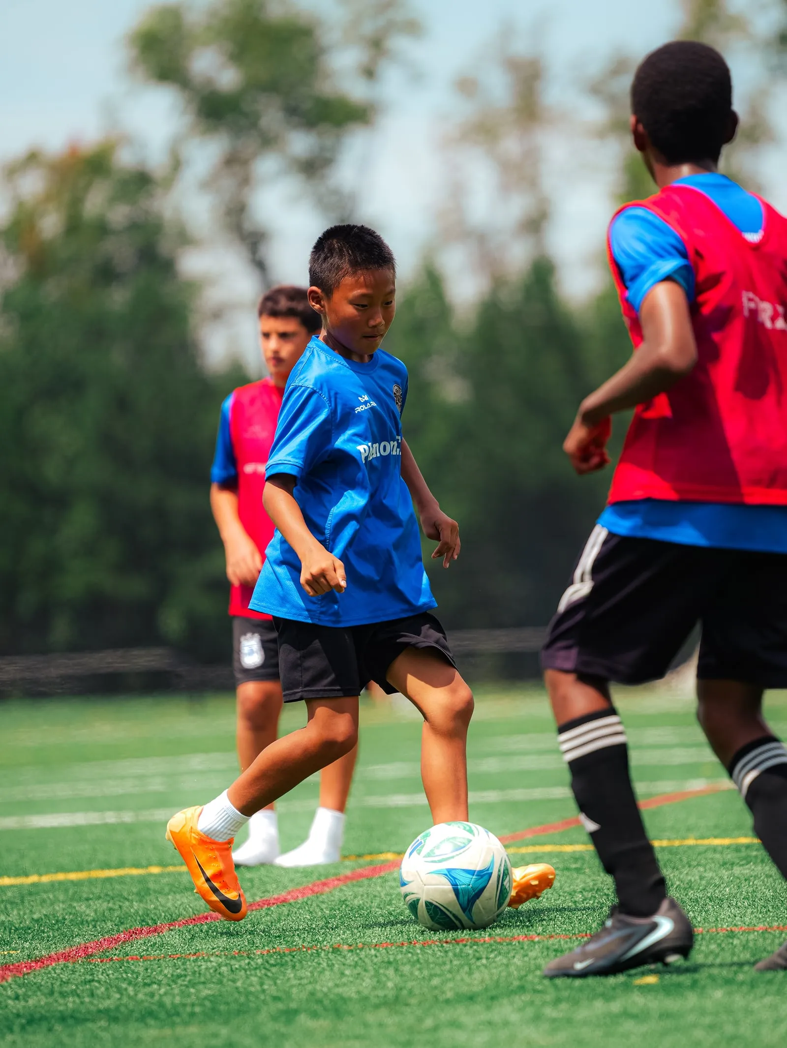 A player on the ball reading the defenders around him in a scrimmage